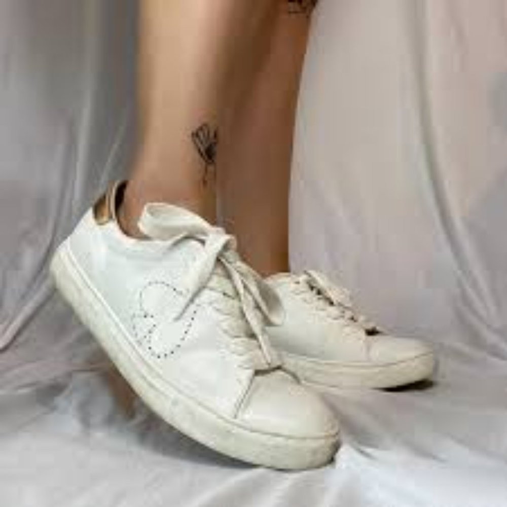 Kate Spade White and Gold Leather Lace Up Sneakers w/Spade Logo size 8.5 - 9